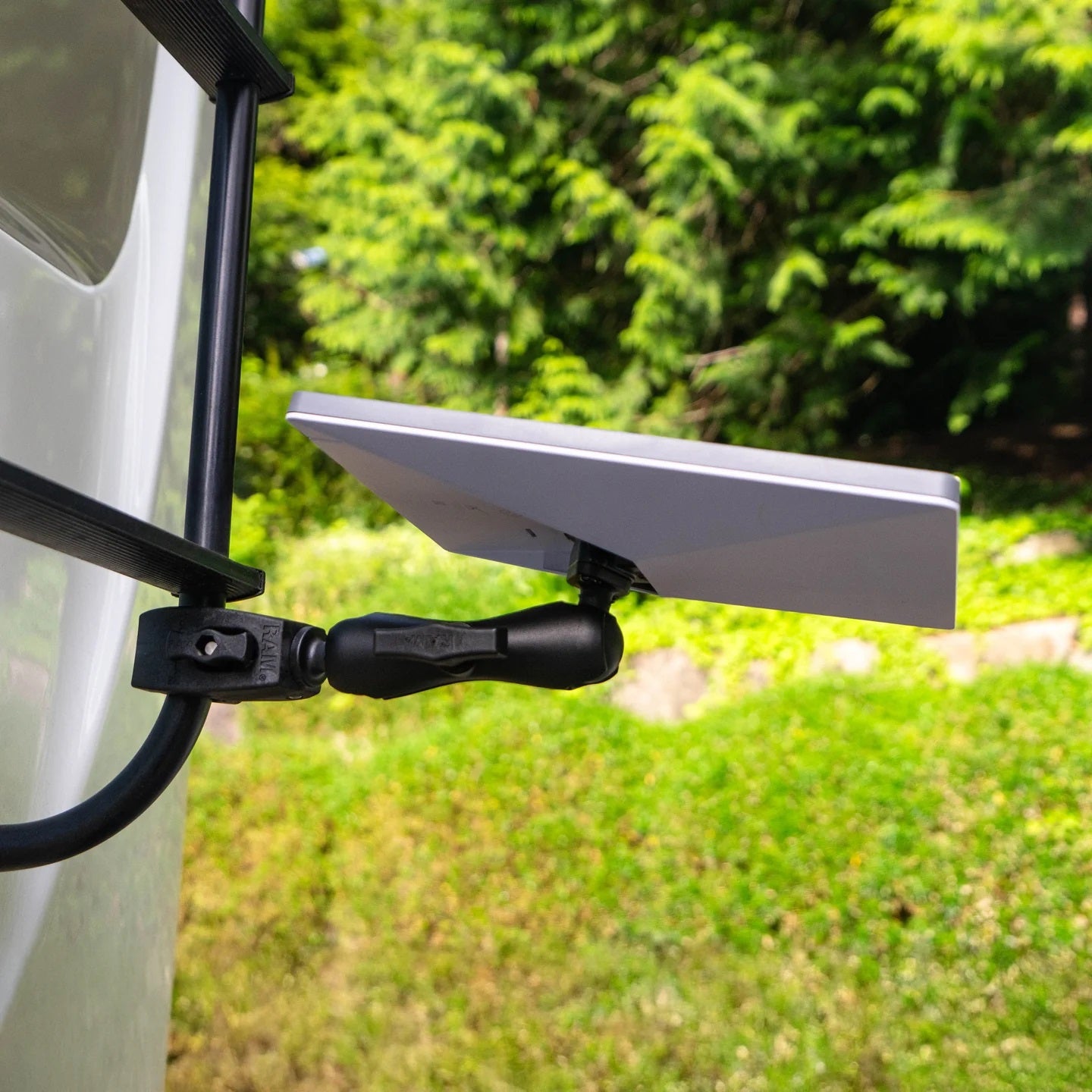 RAM® Tough-Claw™ Heavy-Duty Starlink Mini Rail Mount | Rugged Adjustable C-Size Kit