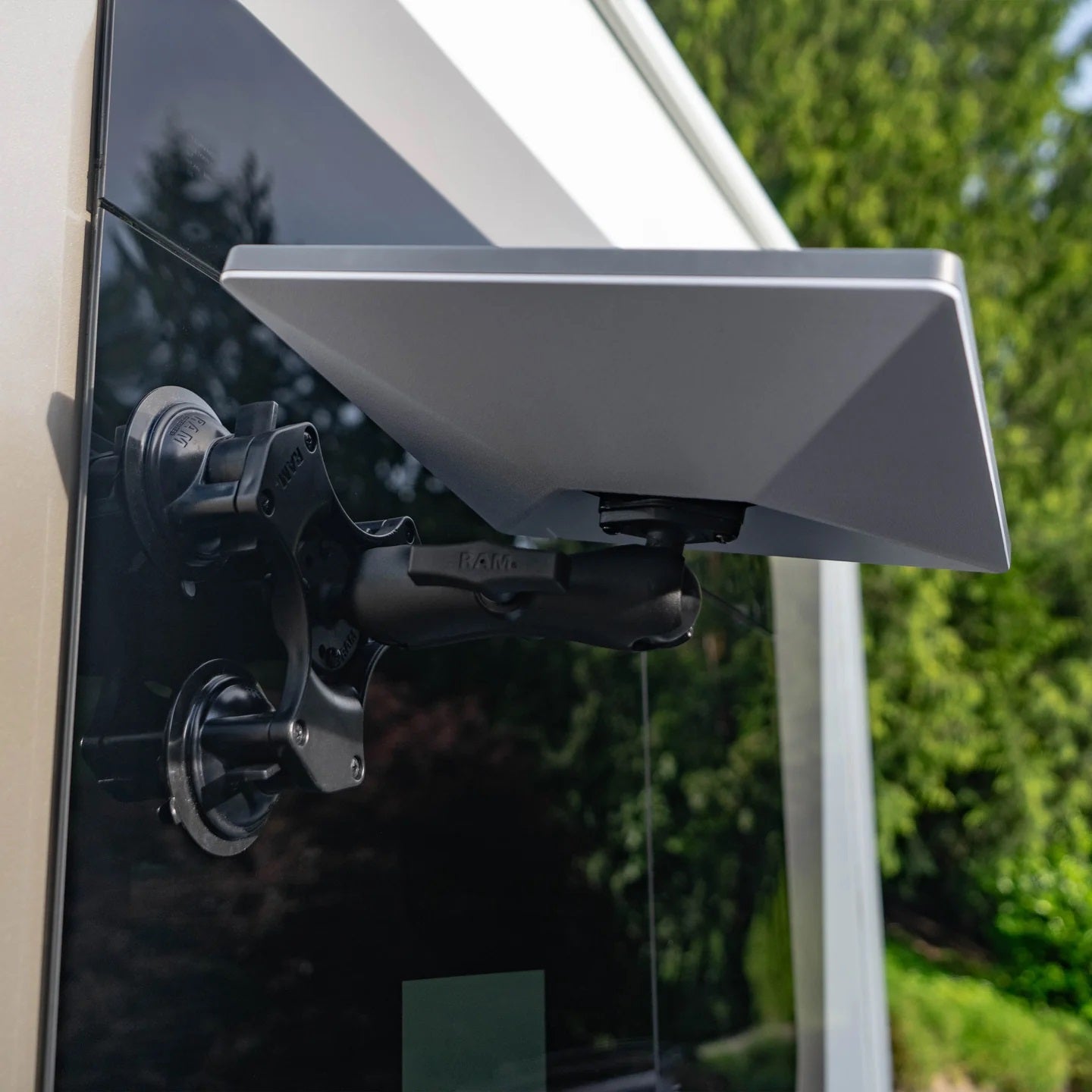 Heavy-Duty Triple Suction Mount for Starlink Mini – RAM® Twist-Lock™ C-Size Kit