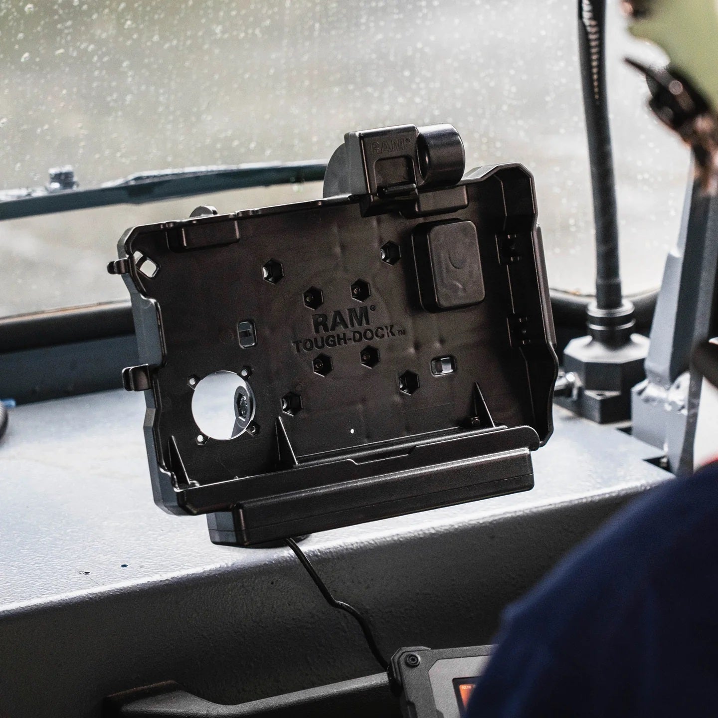 RAM Form-Fit Powered Dock with Charging Connector for Getac ZX80 Rugged Tablet