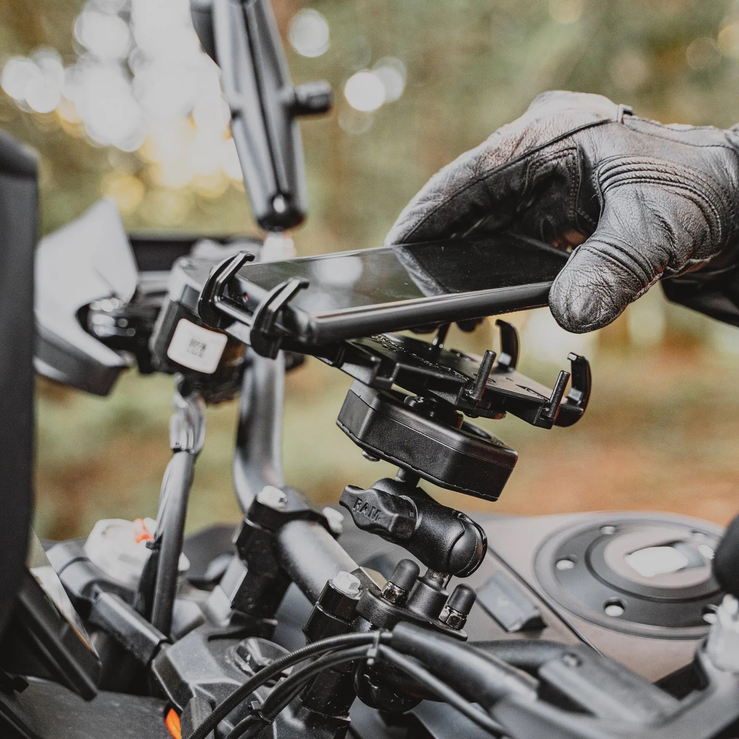 RAM Quick-Grip XL Phone Holder with Vibe-Safe Adapter & 1" Ball