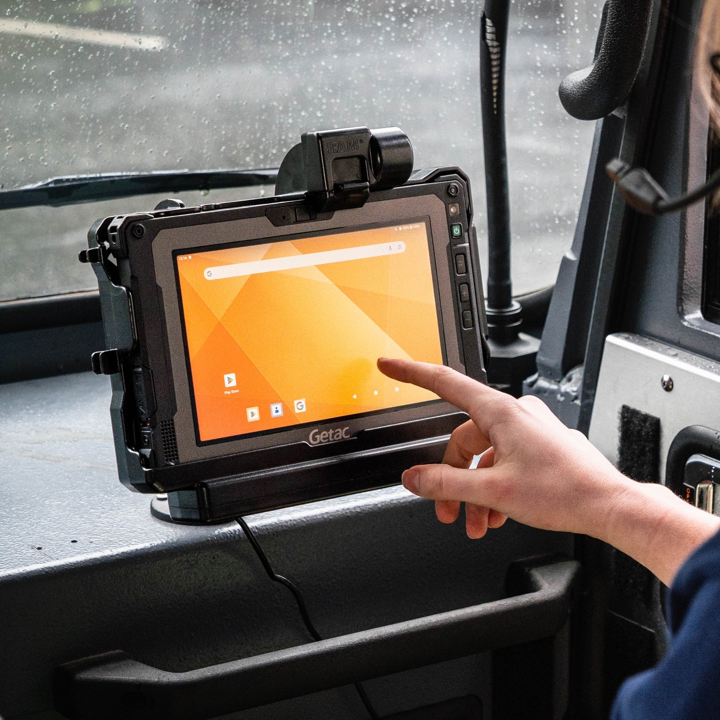 RAM Form-Fit Powered Dock with Charging Connector for Getac ZX80 Rugged Tablet